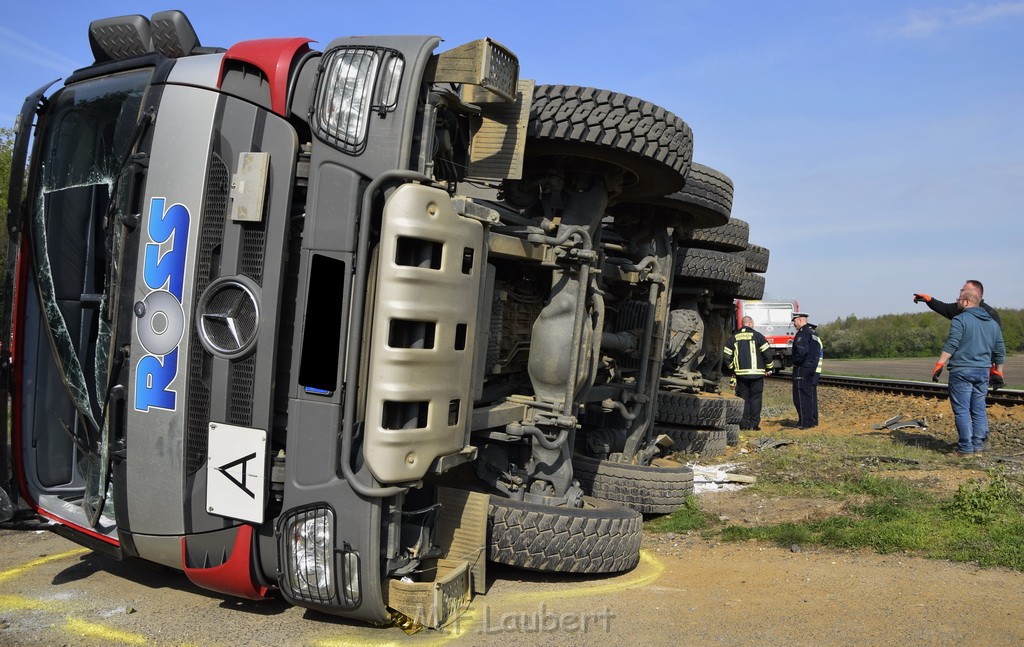 Schwerer VU LKW Zug Bergheim Kenten Koelnerstr P230.JPG - Miklos Laubert